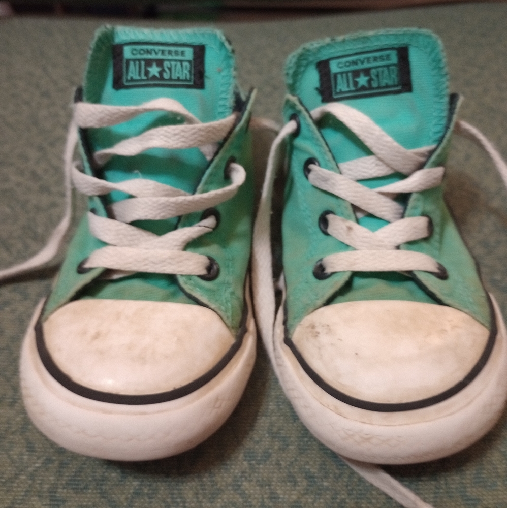 Children's low converse shoes size 10